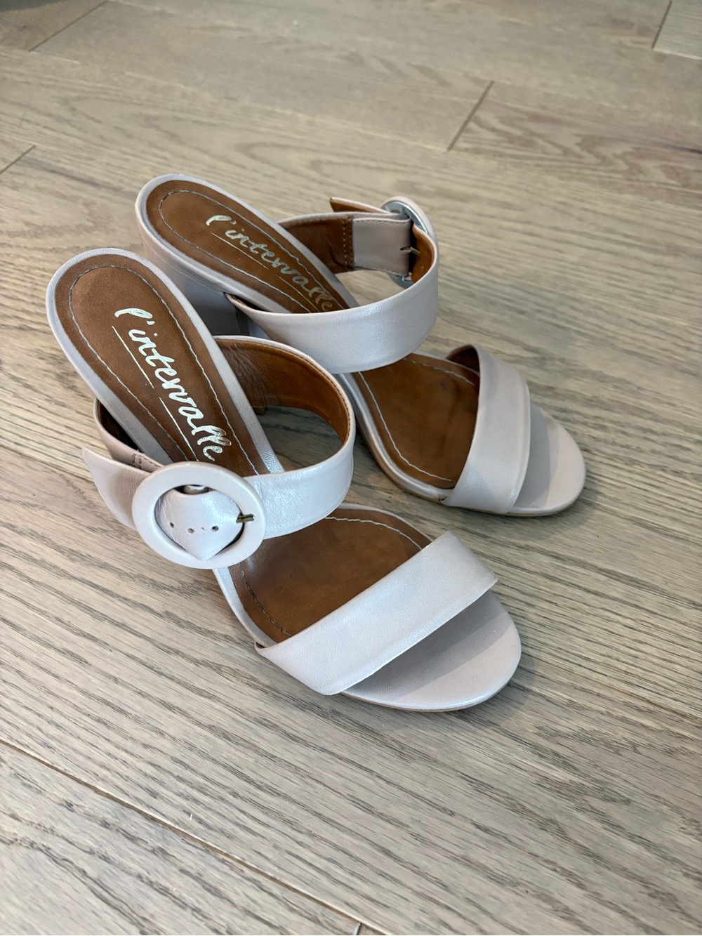 L'INTERVALLE Cream Open-Toe Block Heel Sandals with Buckle